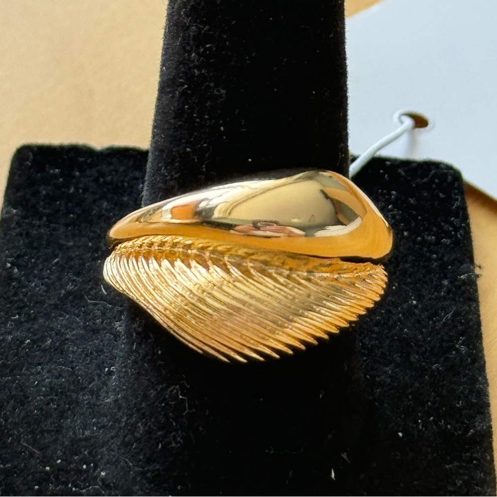 SZ 7.5 Gold Plated Textured Ring